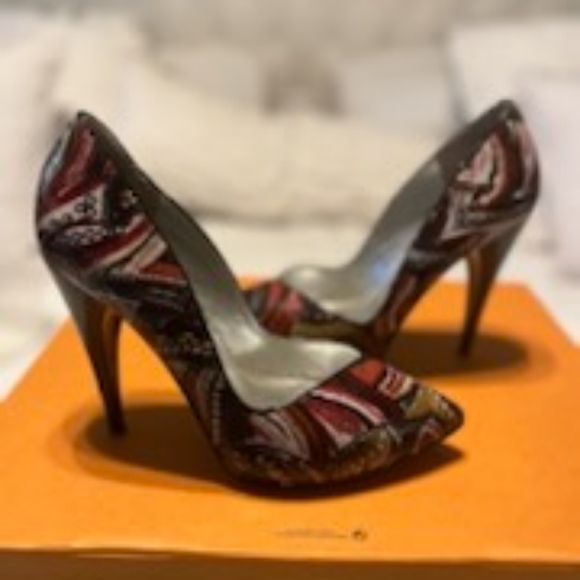 Naughty Monkey Multi Colored Pump Size 9 - Picture 2 of 4